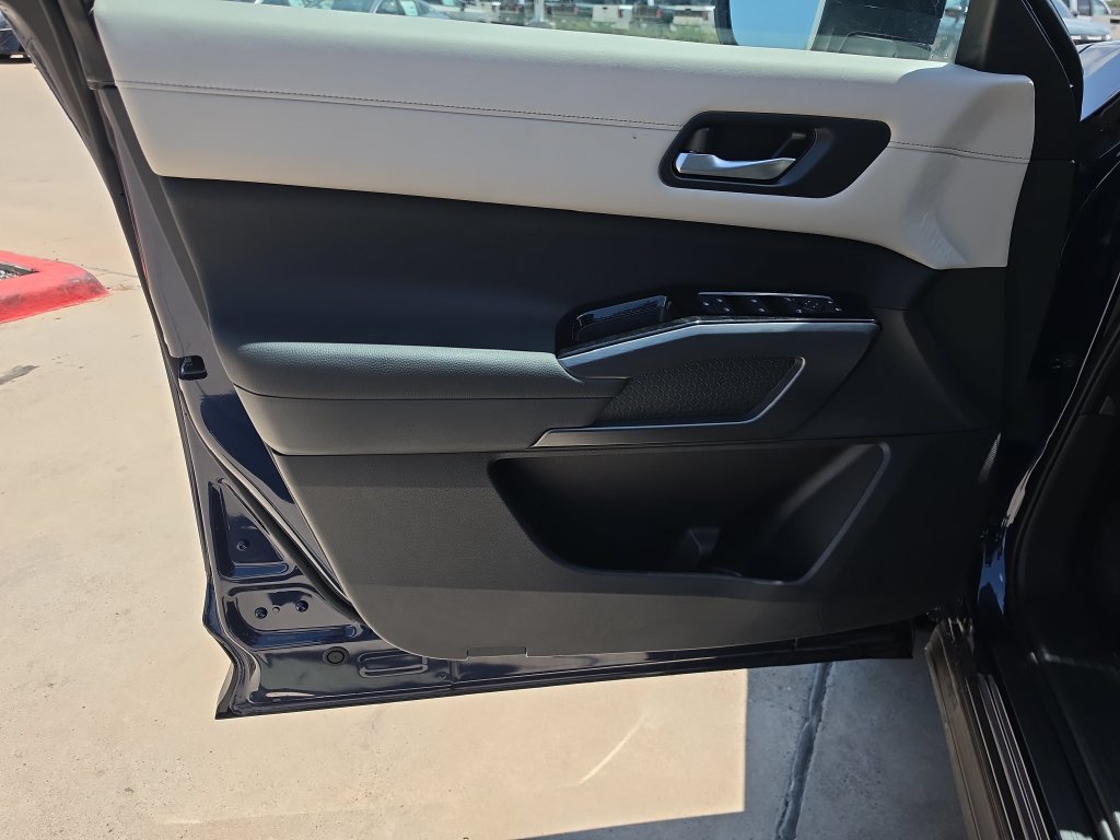 New 2026 Nissan Pathfinder SL FWD image 22