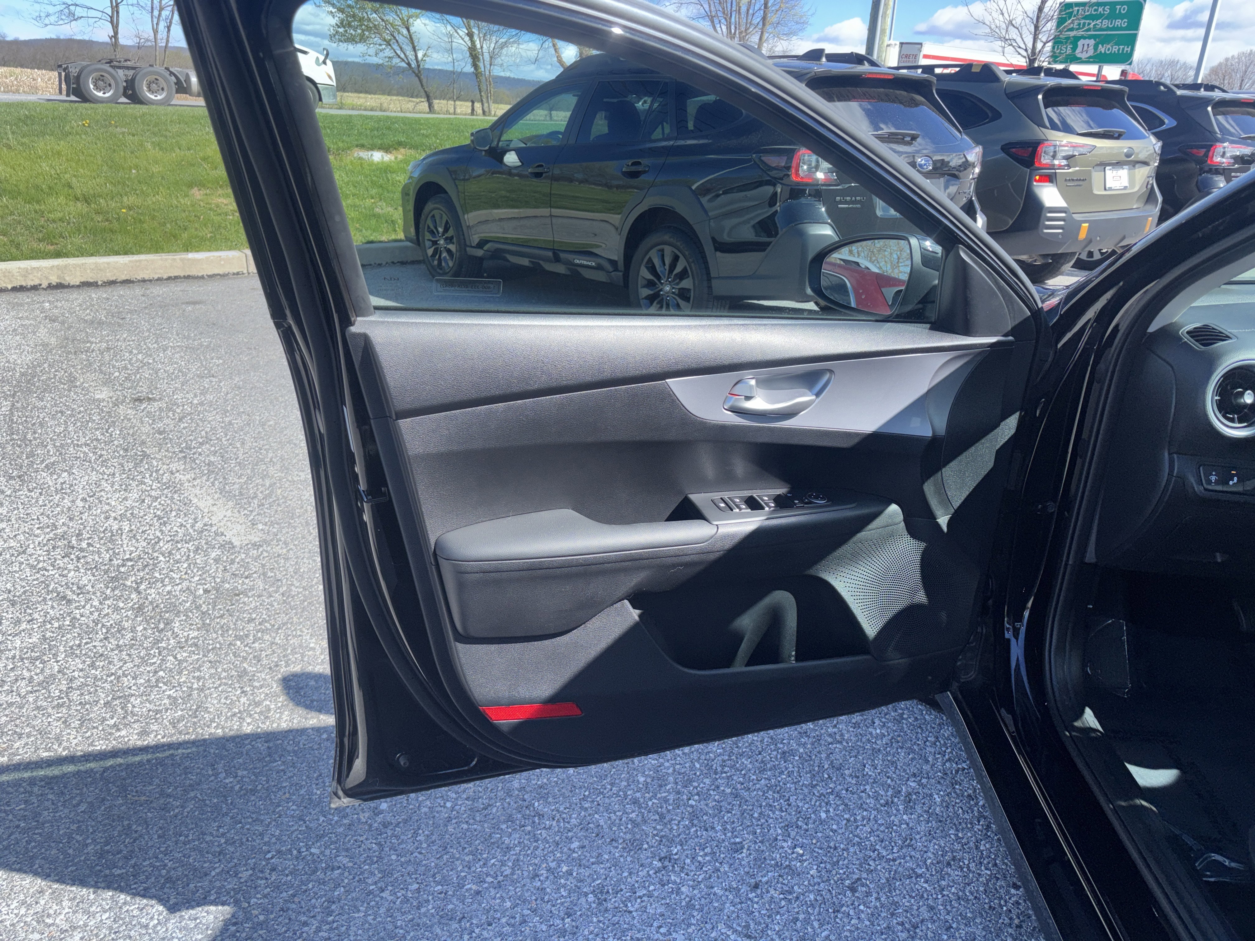 Used 2024 Kia Forte LXS w/ LXS Technology Package image 9