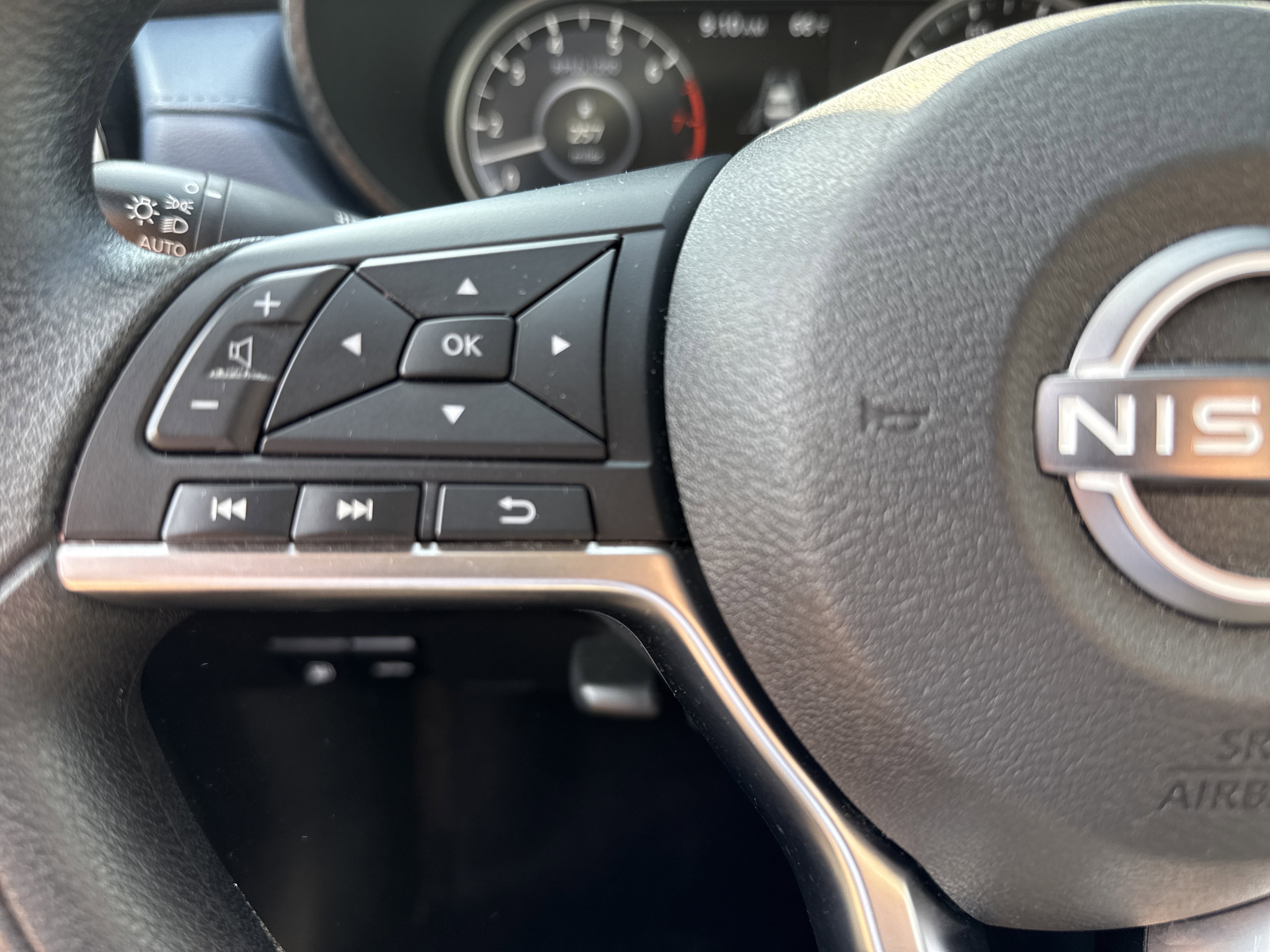 Used 2025 Nissan Versa SV FWD image 18