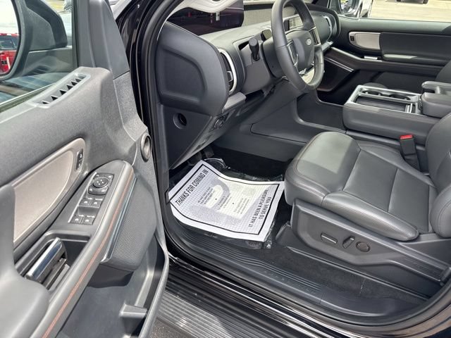 Used 2025 Ford Expedition Active AWD/4WD image 11