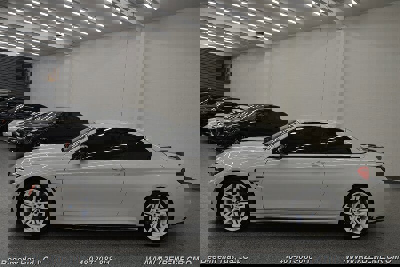 Used 2018 BMW M4 Convertible image 4