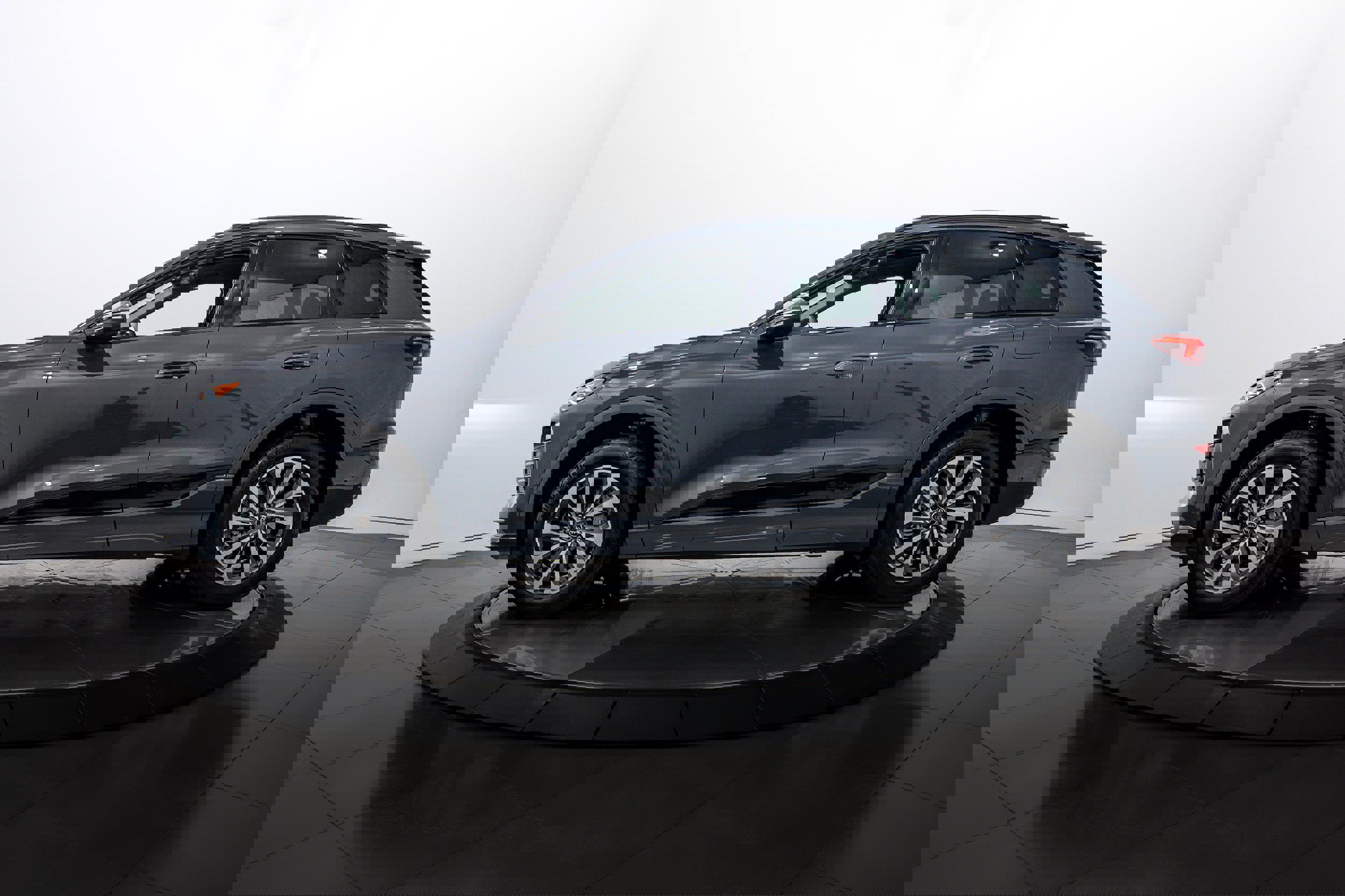 Certified 2025 Audi Q6 e-tron Premium w/ Convenience Package image 7