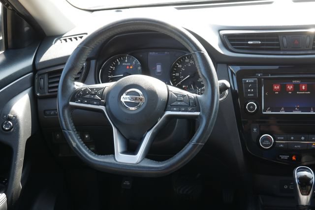 Used 2020 Nissan Rogue SV FWD image 15