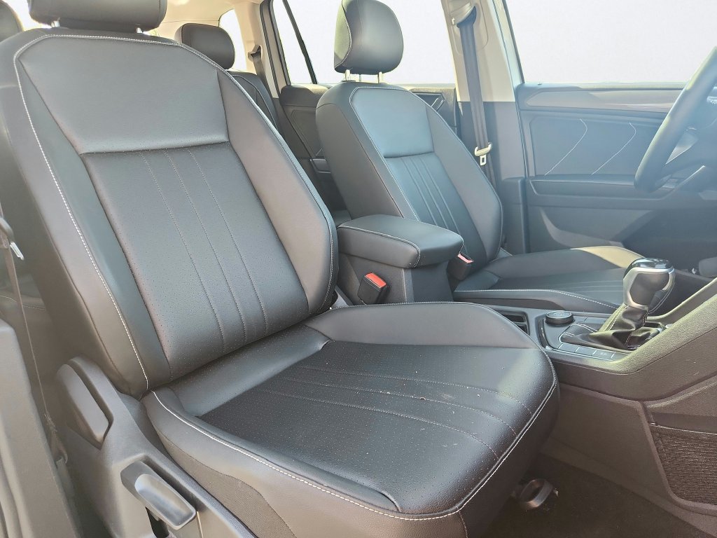 Certified 2023 Volkswagen Tiguan SE w/ Panoramic Sunroof Package AWD/4WD image 24