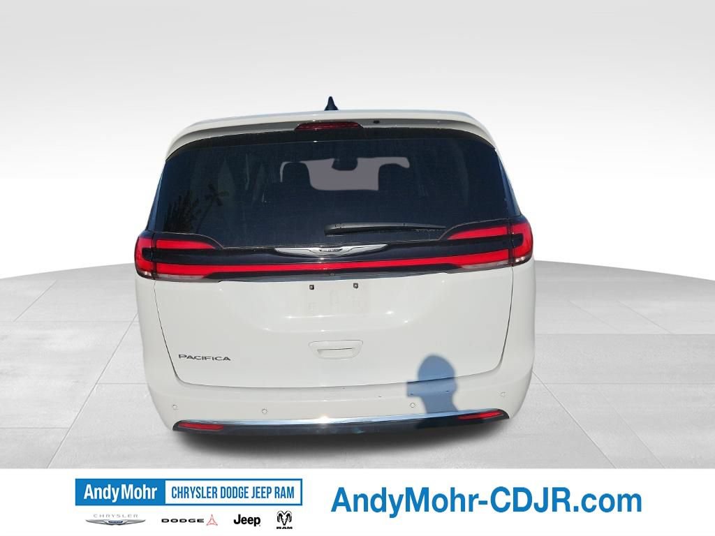 Used 2024 Chrysler Pacifica Touring-L FWD image 6
