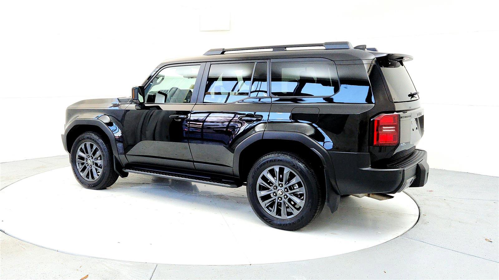 Used 2024 Toyota Land Cruiser image 4