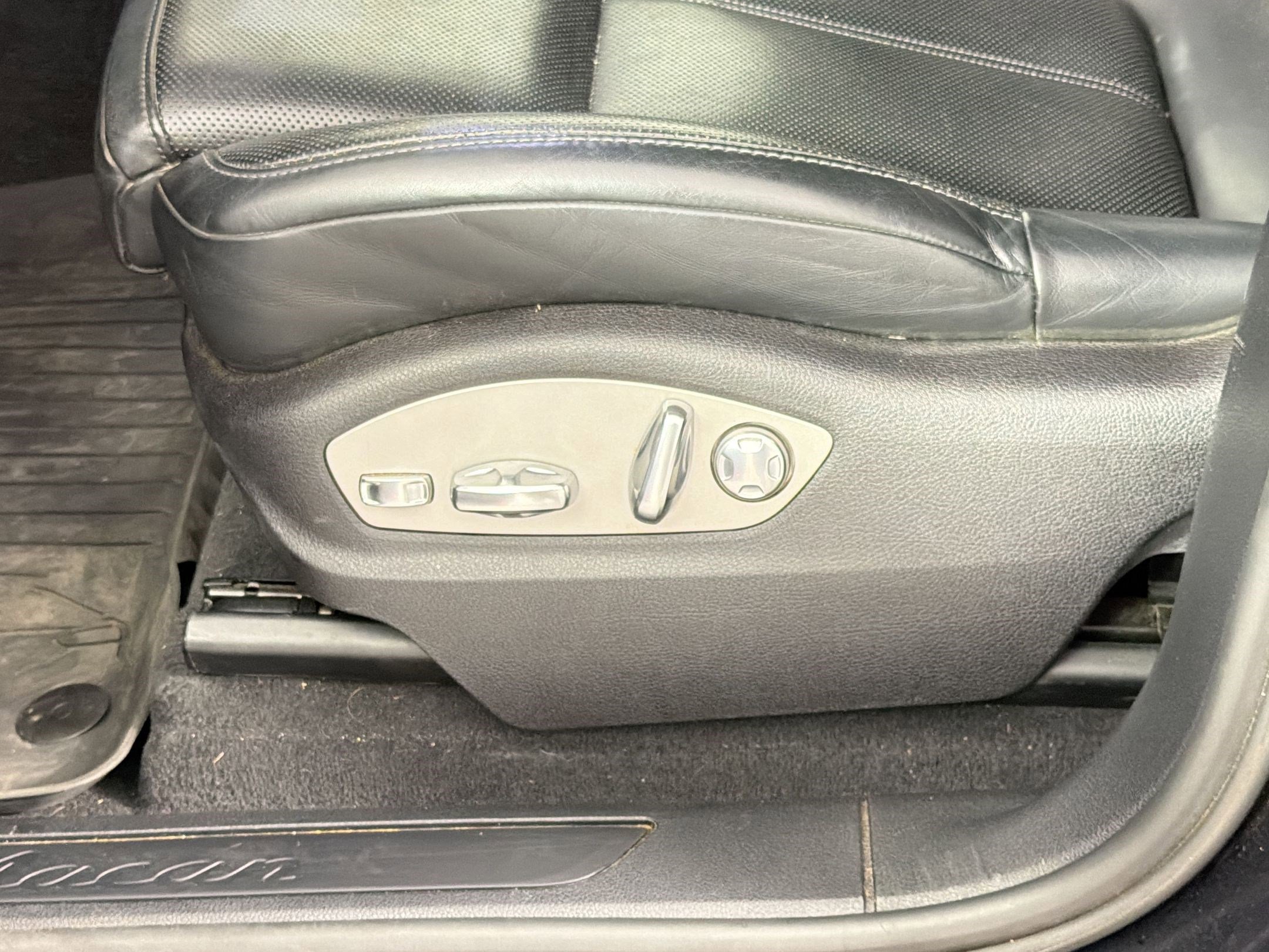 Used 2020 Porsche Macan AWD/4WD image 15