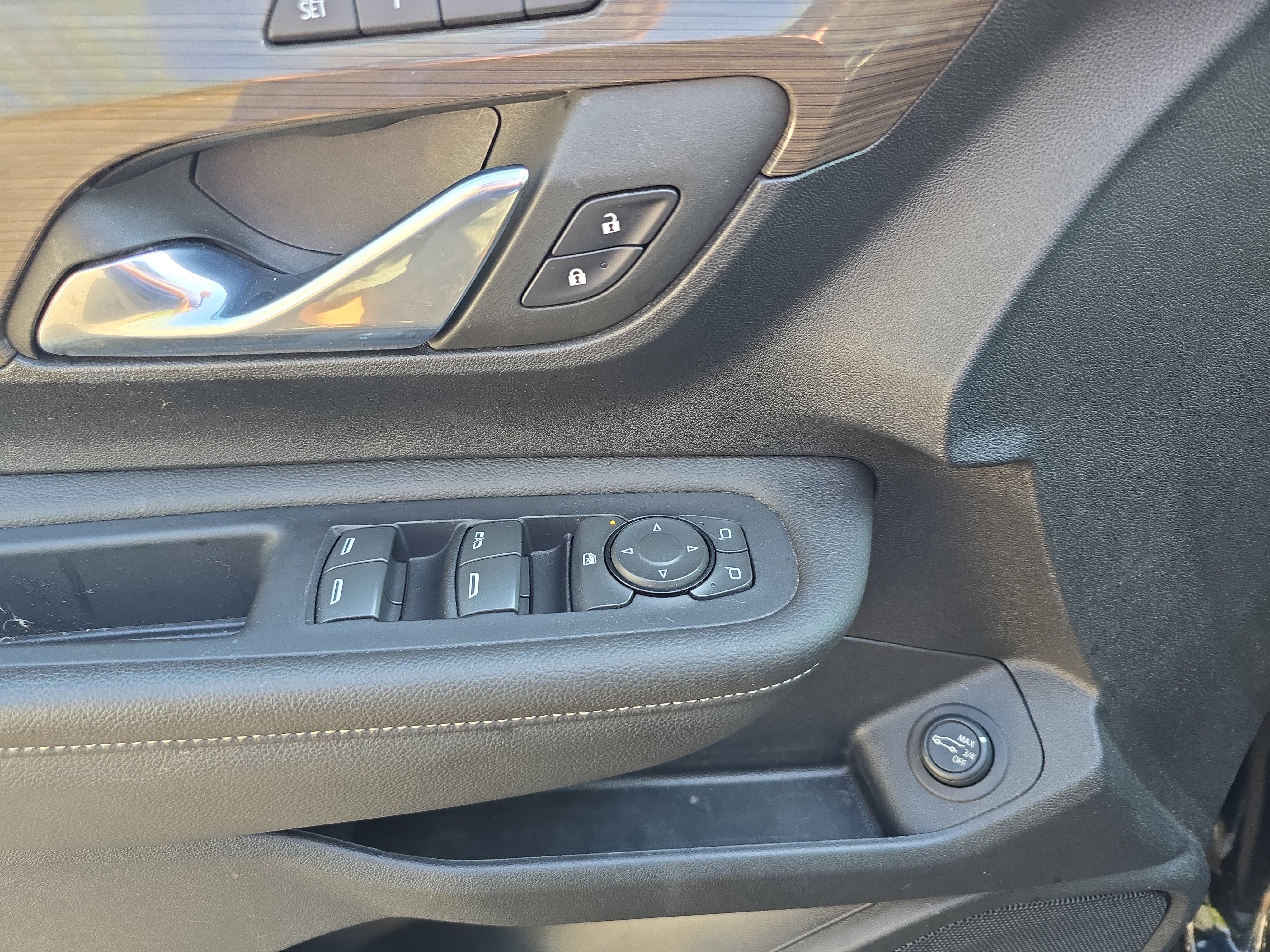 Used 2023 GMC Terrain Denali w/ LPO, Floor Liner Package AWD/4WD image 17