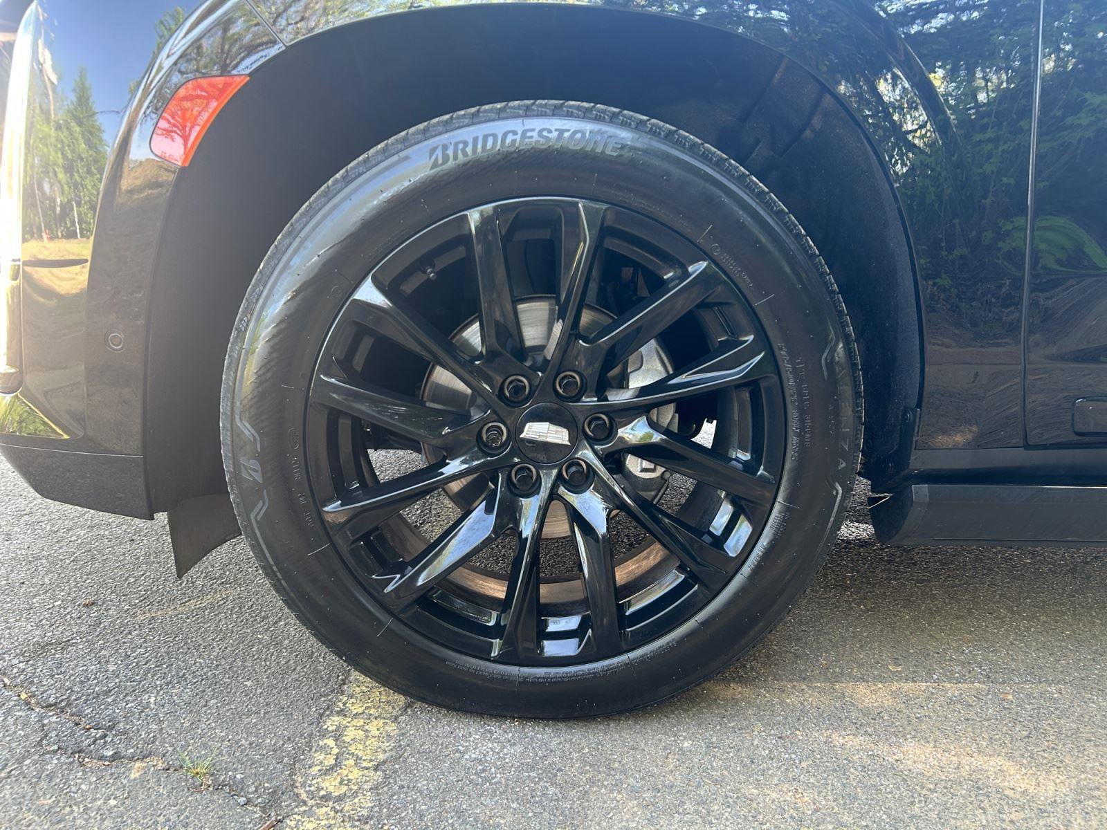 Used 2023 Cadillac Escalade Sport Platinum w/ LPO, ONYX Package image 16