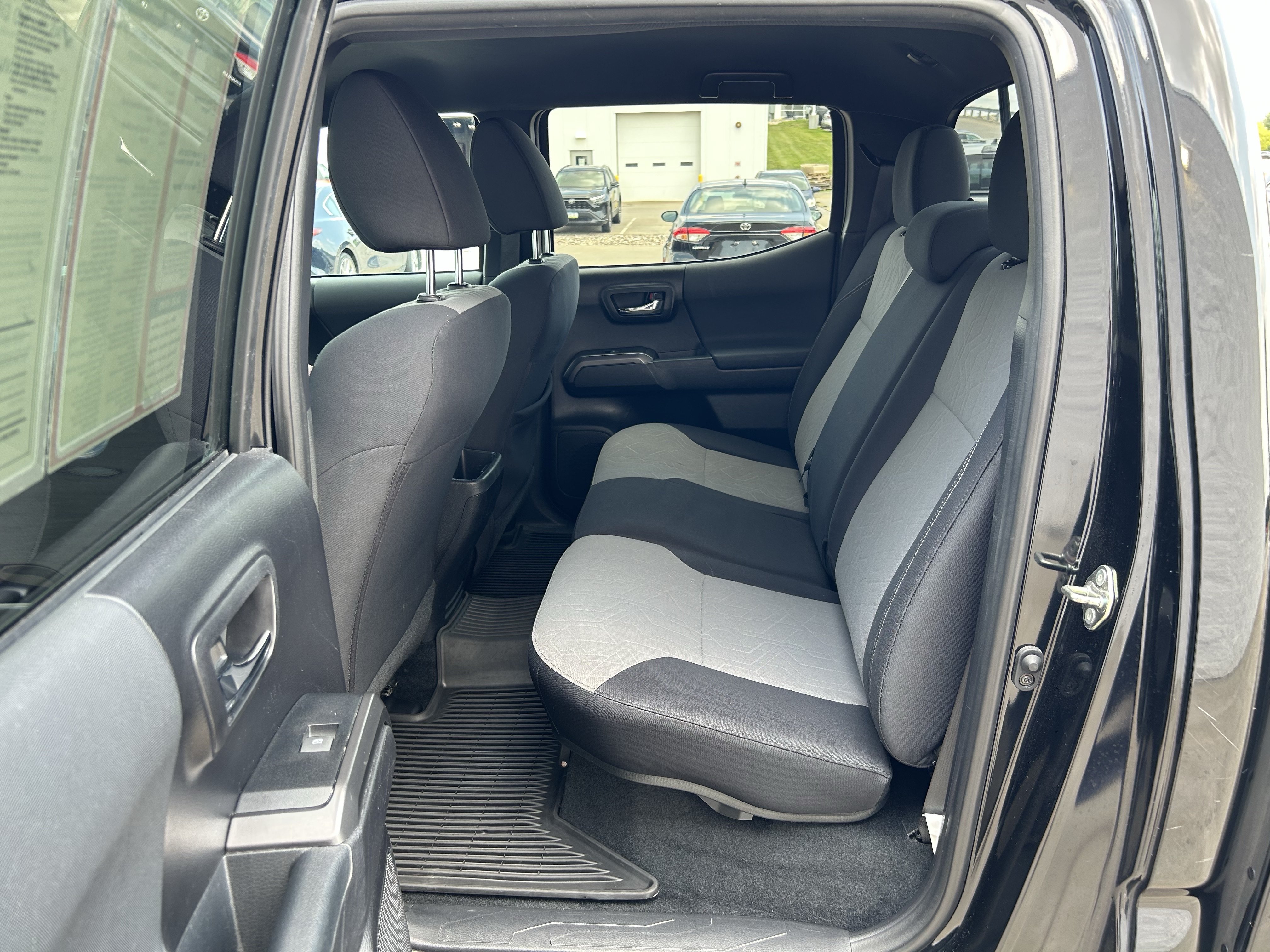Certified 2020 Toyota Tacoma TRD Off-Road AWD/4WD image 18