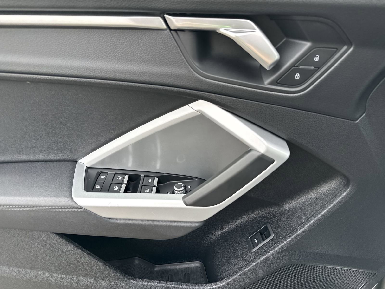 Used 2025 Audi Q3 2.0T Premium image 14