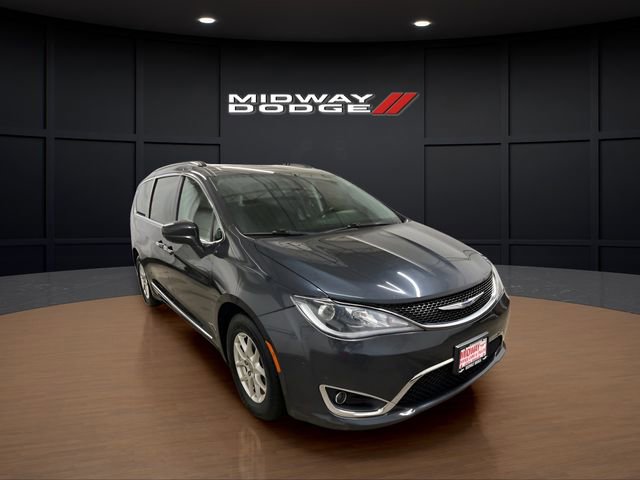 Used 2020 Chrysler Pacifica Touring-L FWD image 1