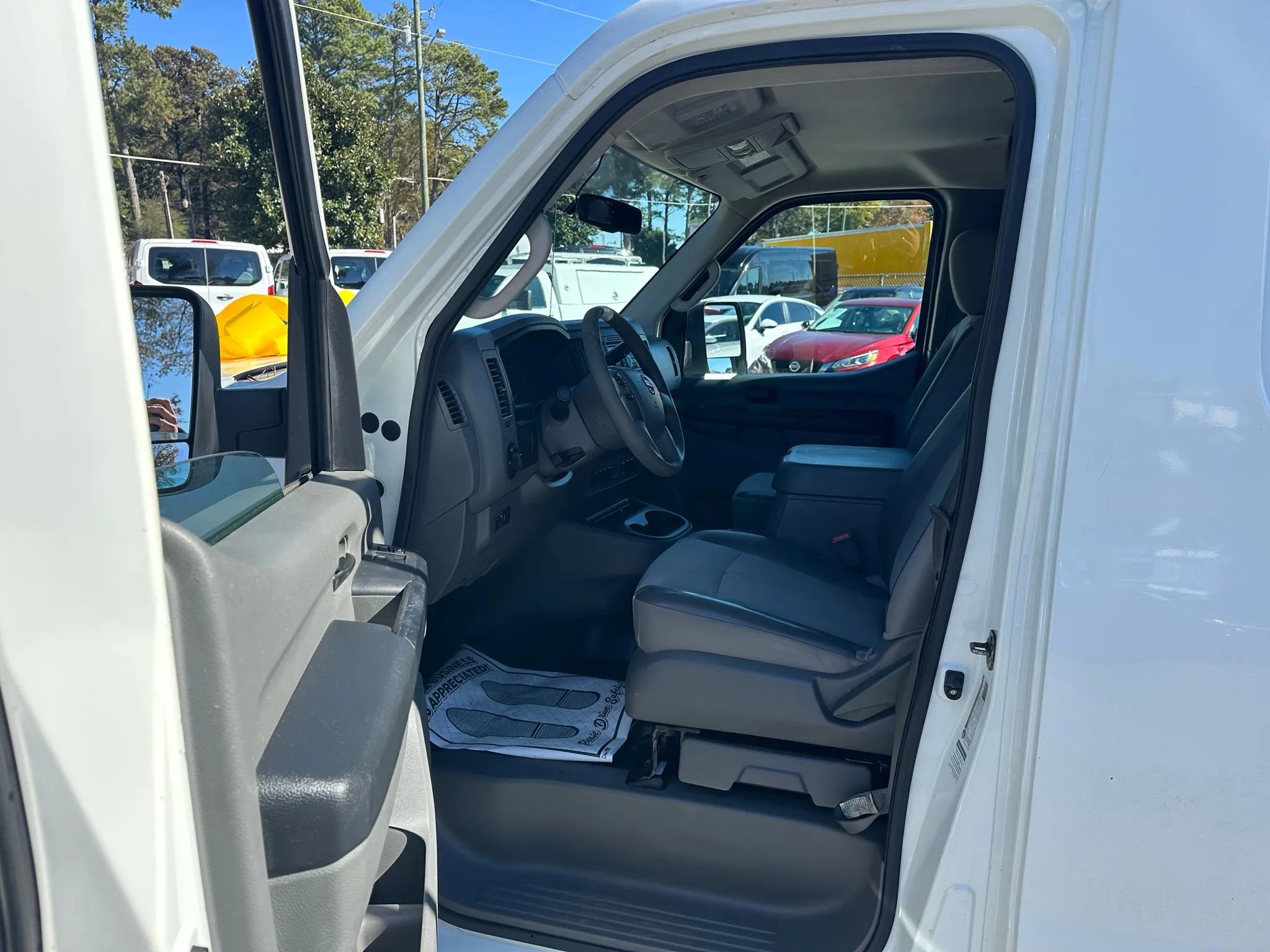Used 2014 Nissan NV 2500 SV image 12