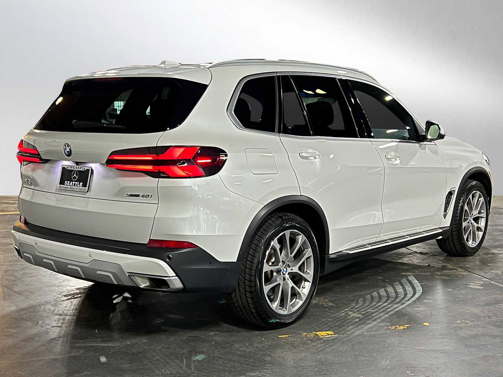 Used 2024 BMW X5 xDrive40i AWD/4WD image 3