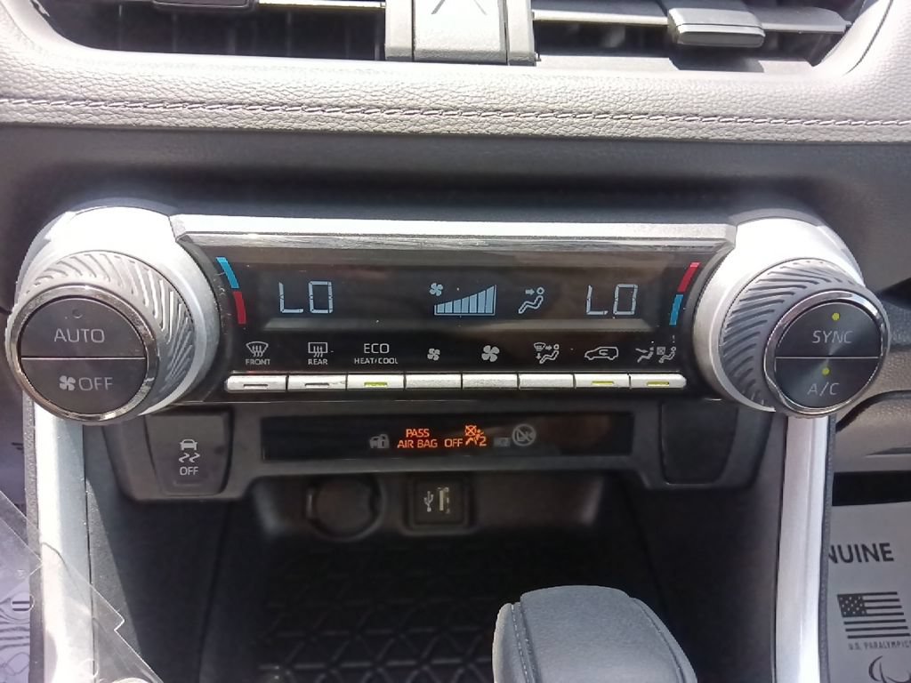 Used 2025 Toyota RAV4 LE AWD/4WD image 24