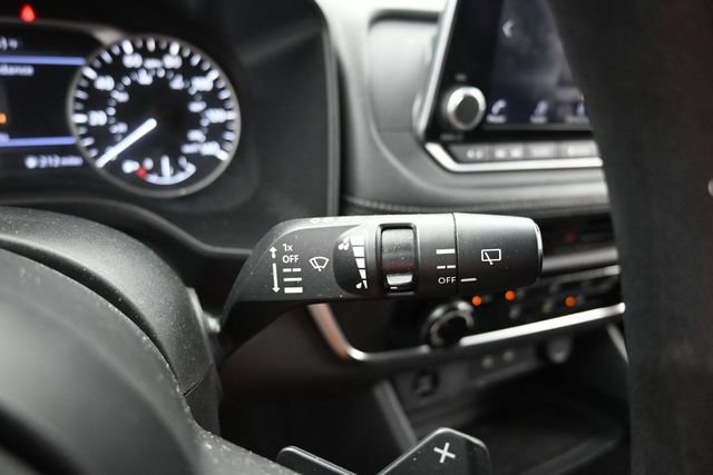 Used 2024 Nissan Rogue S AWD/4WD image 32