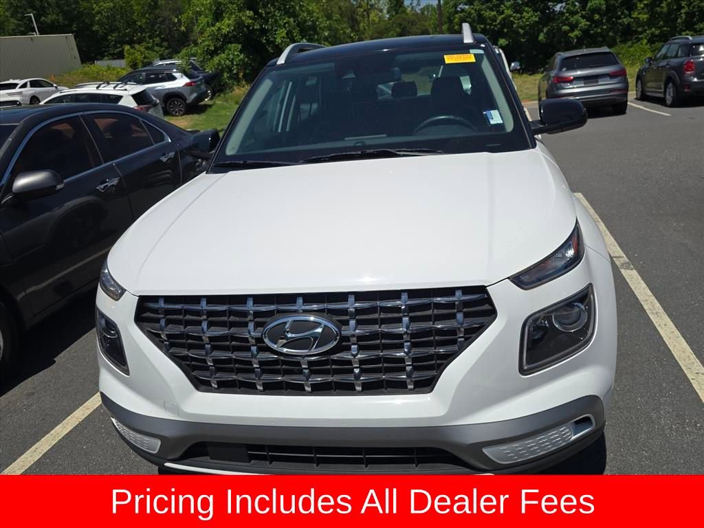 Used 2022 Hyundai Venue Limited FWD image 3