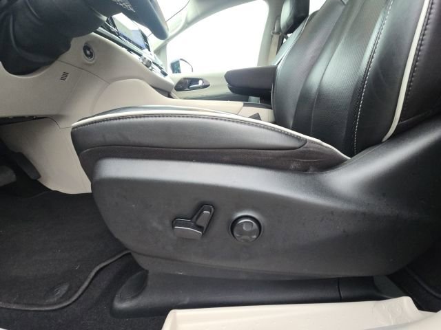 Used 2024 Chrysler Pacifica Limited image 24
