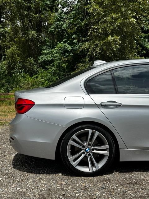 Used 2018 BMW 328d Sedan w/ Premium Package RWD image 32
