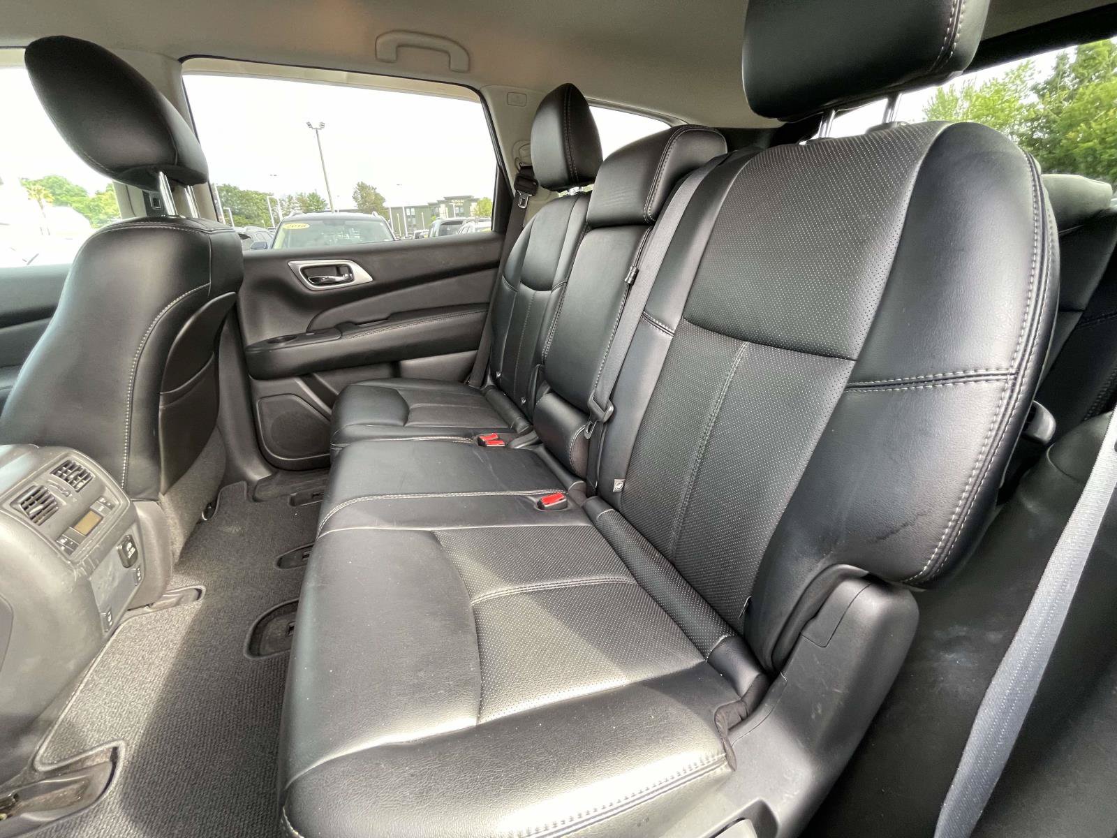 Used 2014 Nissan Pathfinder Platinum AWD/4WD image 13