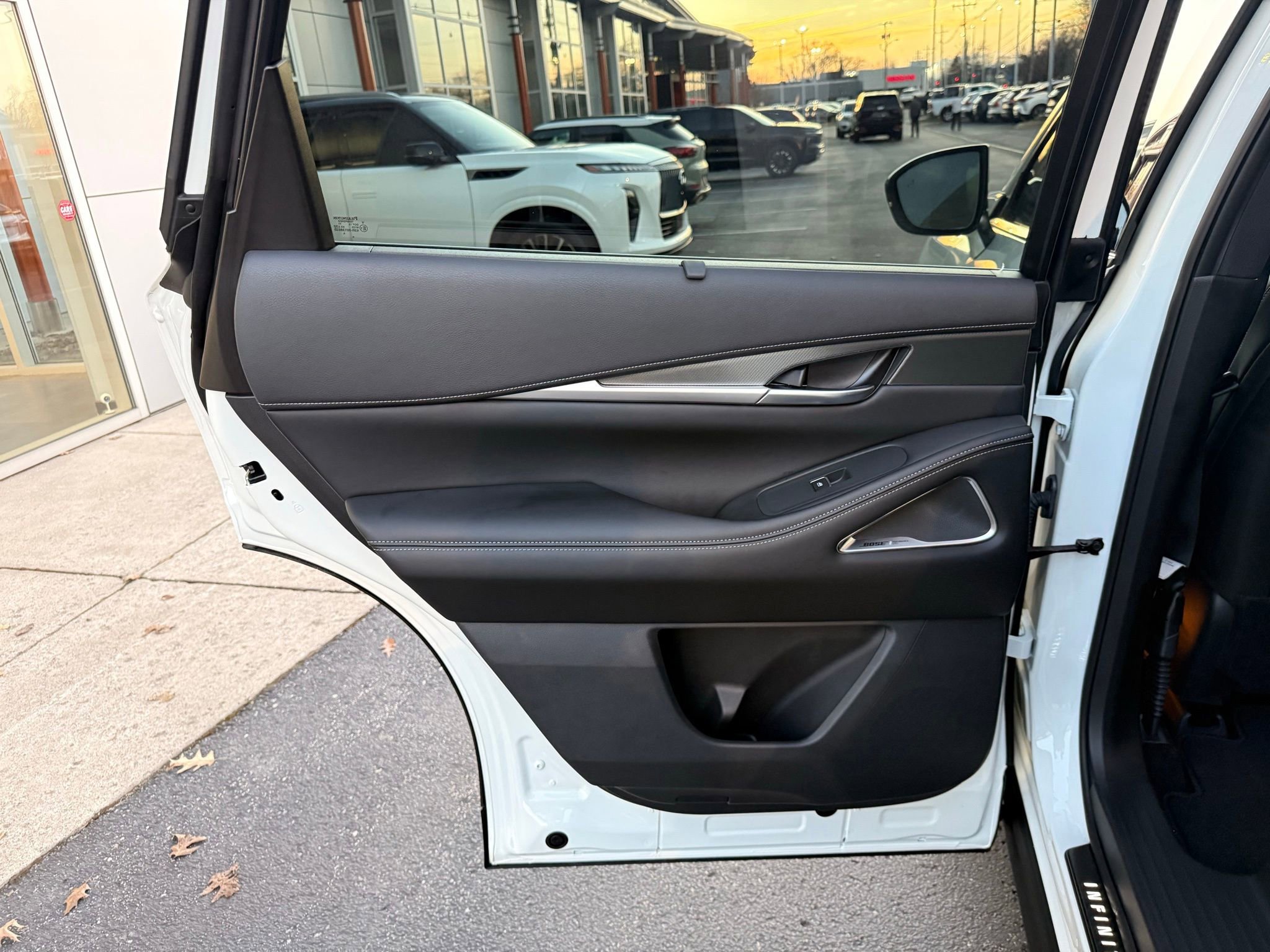 Used 2025 INFINITI QX60 Luxe w/ Black Edition image 37