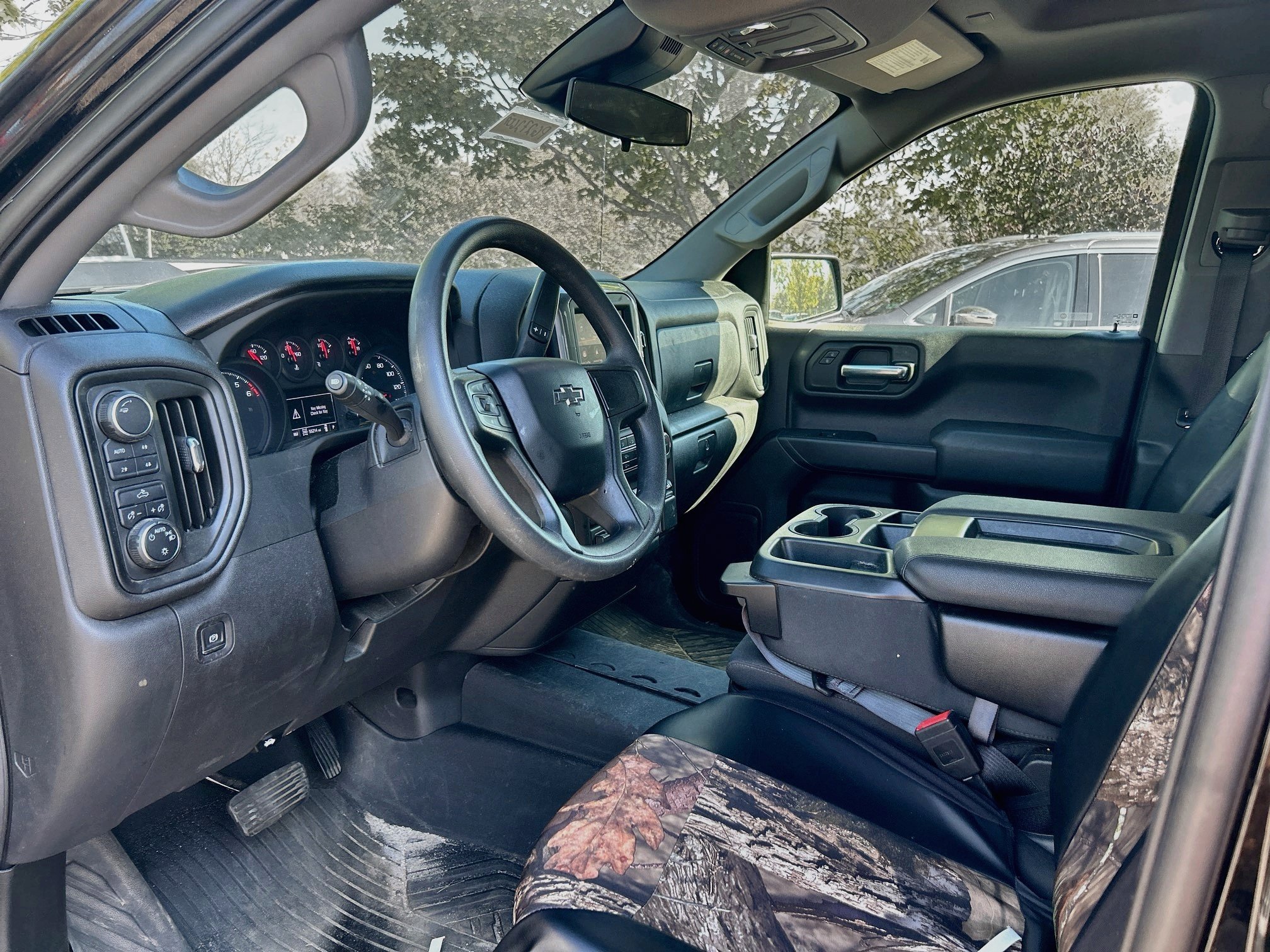Used 2023 Chevrolet Silverado 1500 Custom Trail Boss w/ LPO, Dark Essentials Package AWD/4WD image 5
