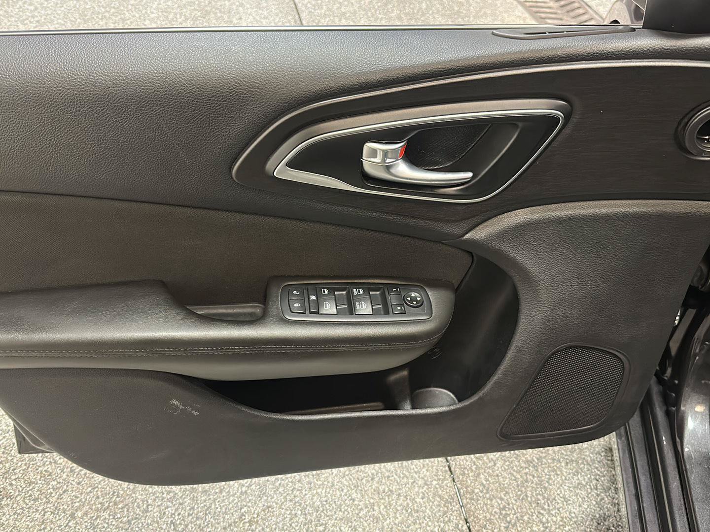 Used 2016 Chrysler 200 Limited w/ Convenience Group FWD image 17