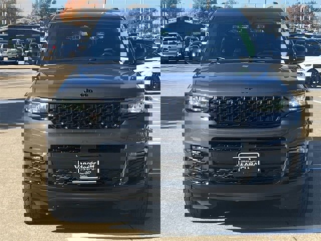 Used 2023 Jeep Grand Cherokee L Limited w/ Black Appearance Package image 8