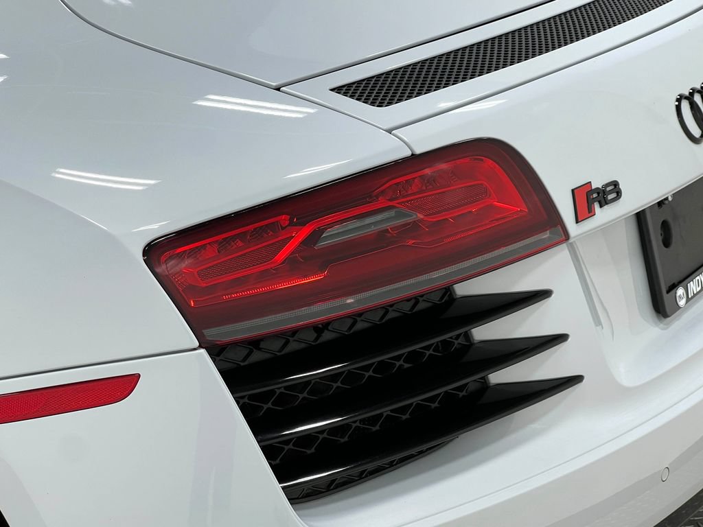 Used 2015 Audi R8 V8 w/ Extended Leather Package AWD/4WD image 32