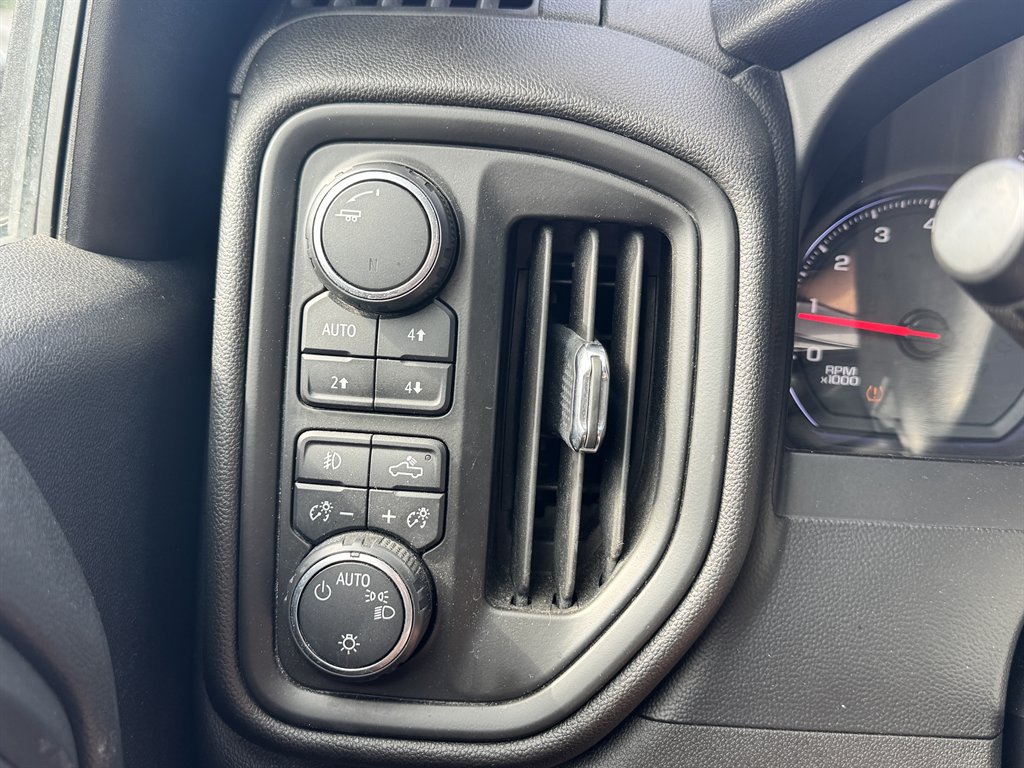 Used 2019 Chevrolet Silverado 1500 Custom Trail Boss w/ Custom Convenience Package AWD/4WD image 10