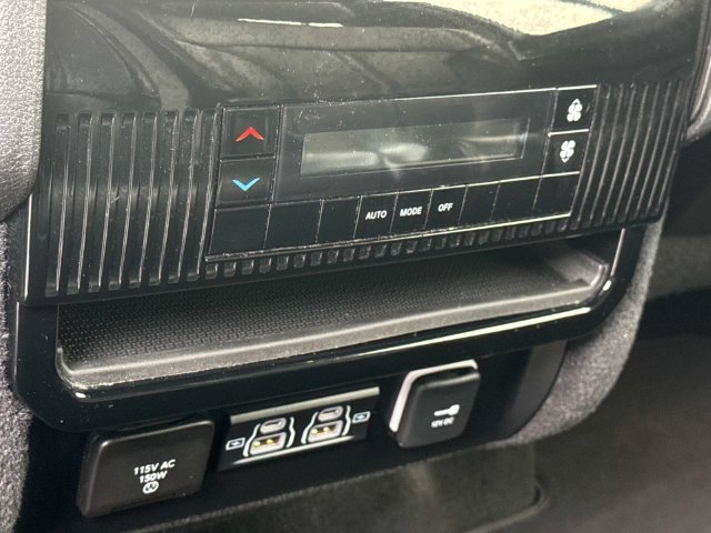 Used 2024 Jeep Wagoneer Series II AWD/4WD image 30