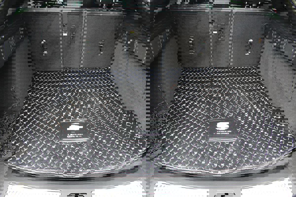 Used 2021 Land Rover Range Rover Velar R-Dynamic S image 36