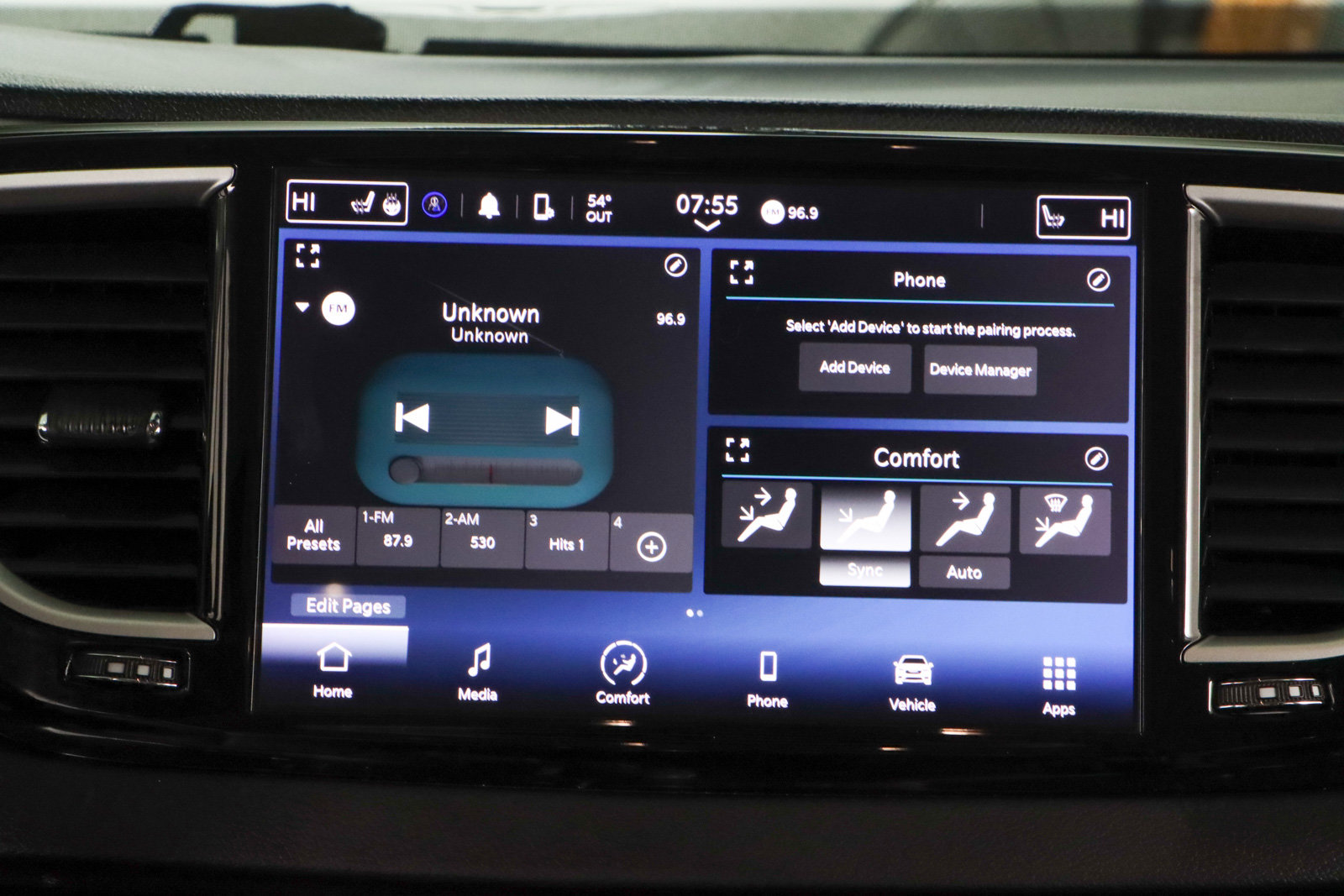 Used 2023 Chrysler Pacifica Touring-L image 19