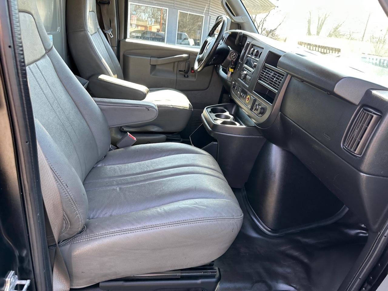 Used 2018 Chevrolet Express 2500 w/ Driver Convenience Package image 19