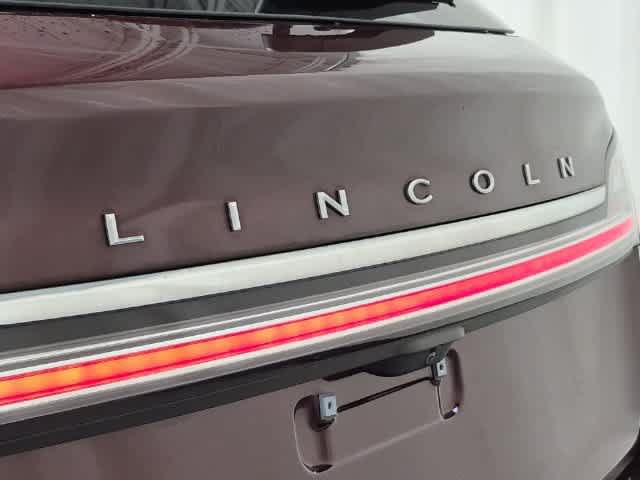 Used 2023 Lincoln Nautilus Reserve w/ Luxury Package AWD/4WD image 12