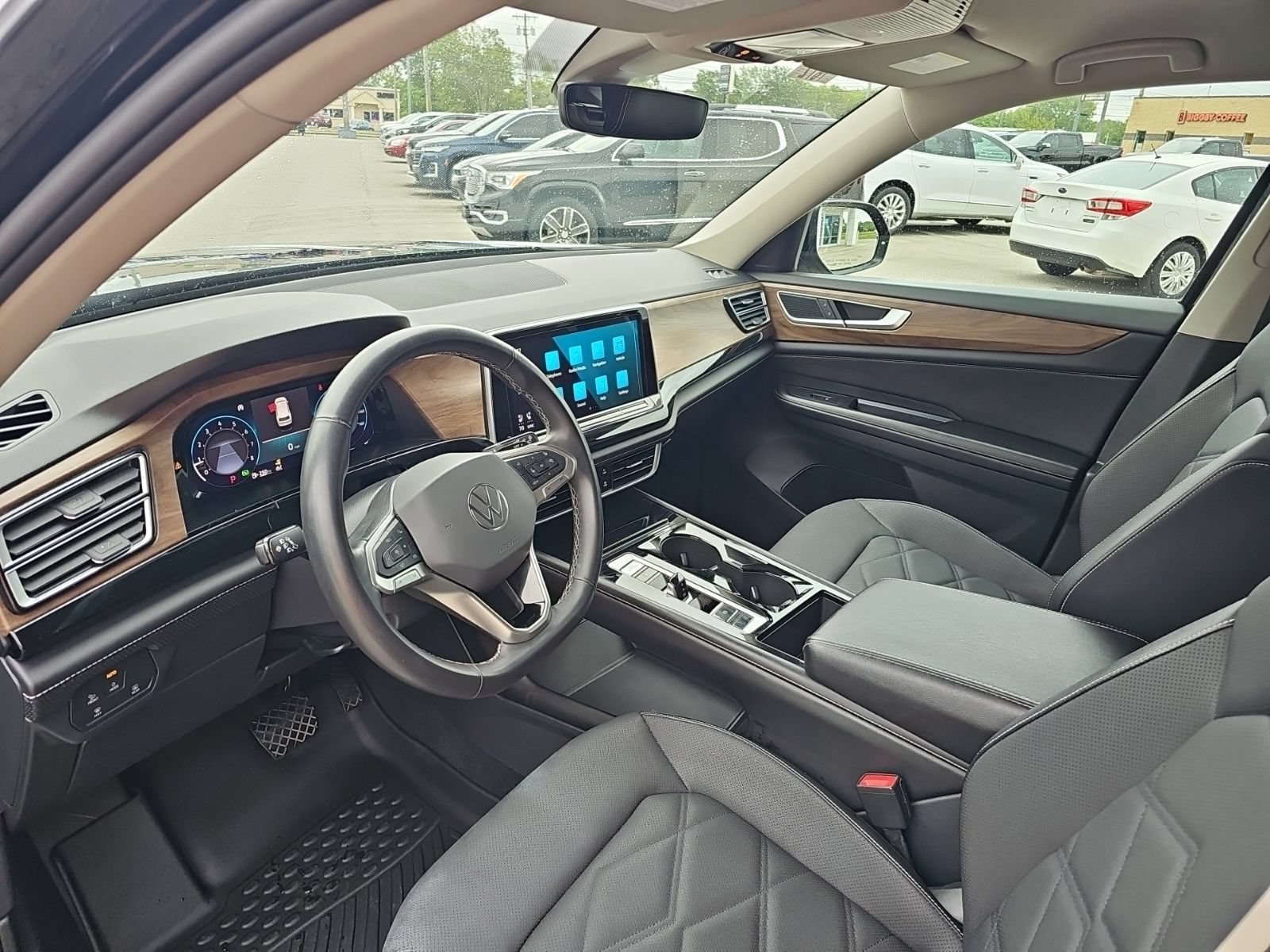 Used 2024 Volkswagen Atlas SE FWD image 11