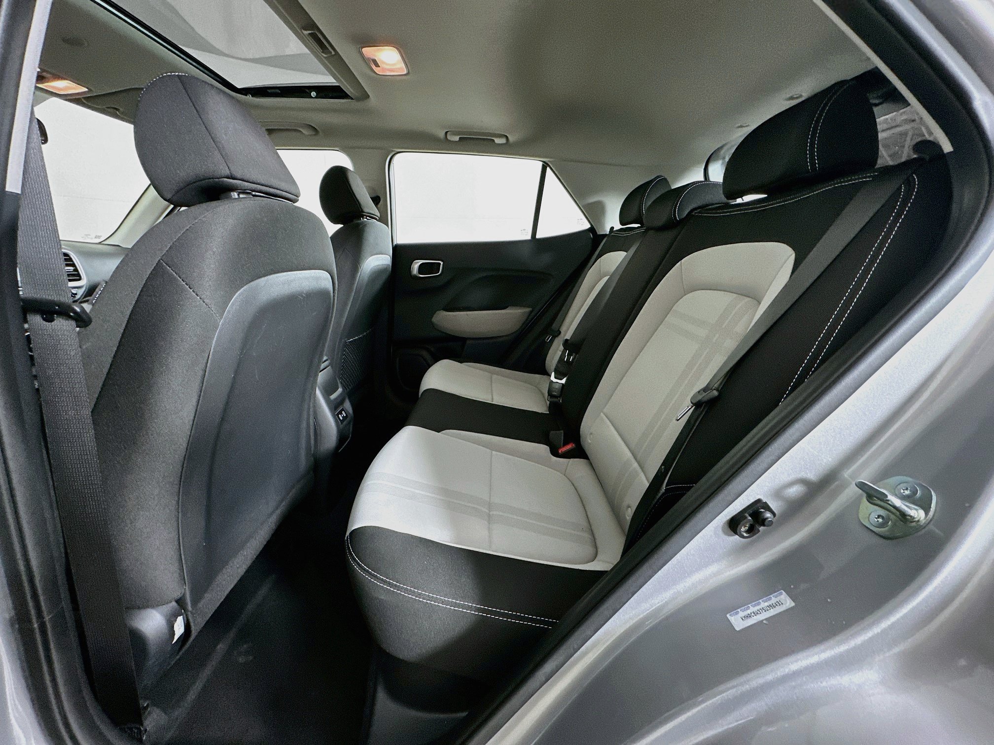 Used 2025 Hyundai Venue SEL FWD image 26