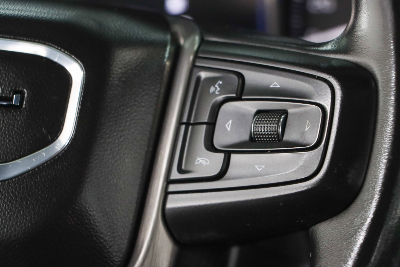 Used 2022 GMC Sierra 2500 Denali w/ Denali Black Diamond Edition AWD/4WD image 15