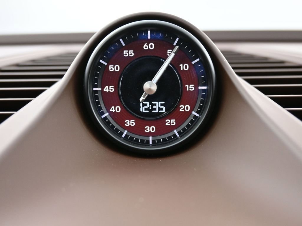 Certified 2025 Porsche Macan 4 Electric image 22