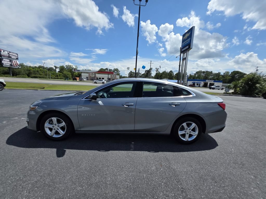 Used 2024 Chevrolet Malibu LT FWD image 2