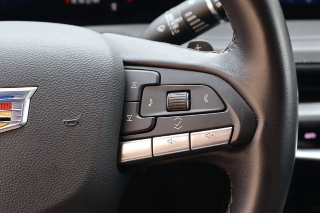 Used 2025 Cadillac XT4 Premium Luxury FWD image 12