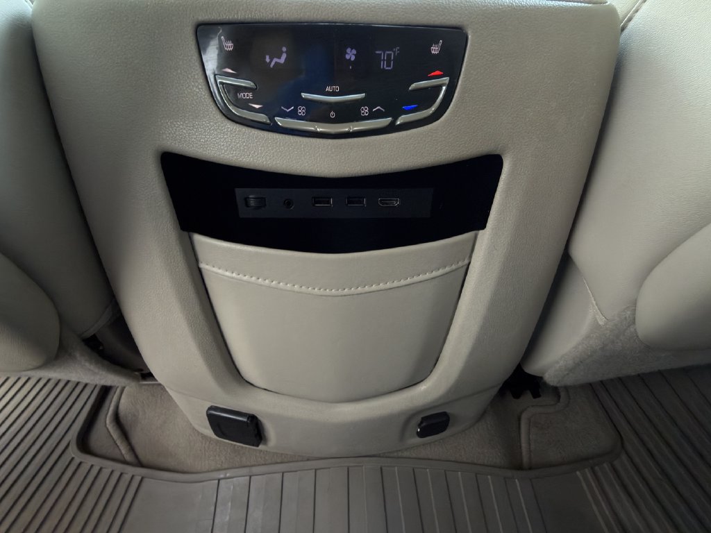 Used 2017 Cadillac Escalade Premium Luxury RWD image 30