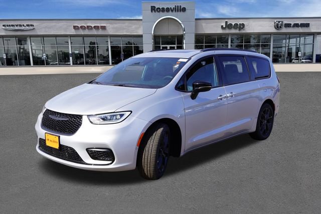 New 2026 Chrysler Pacifica Limited w/ S Appearance Package image 8