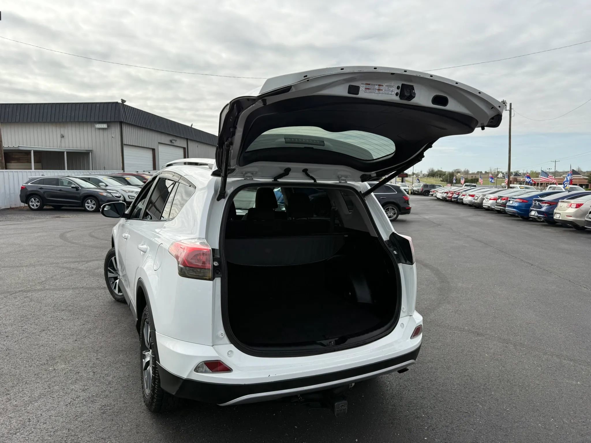 Used 2016 Toyota RAV4 XLE AWD/4WD image 24