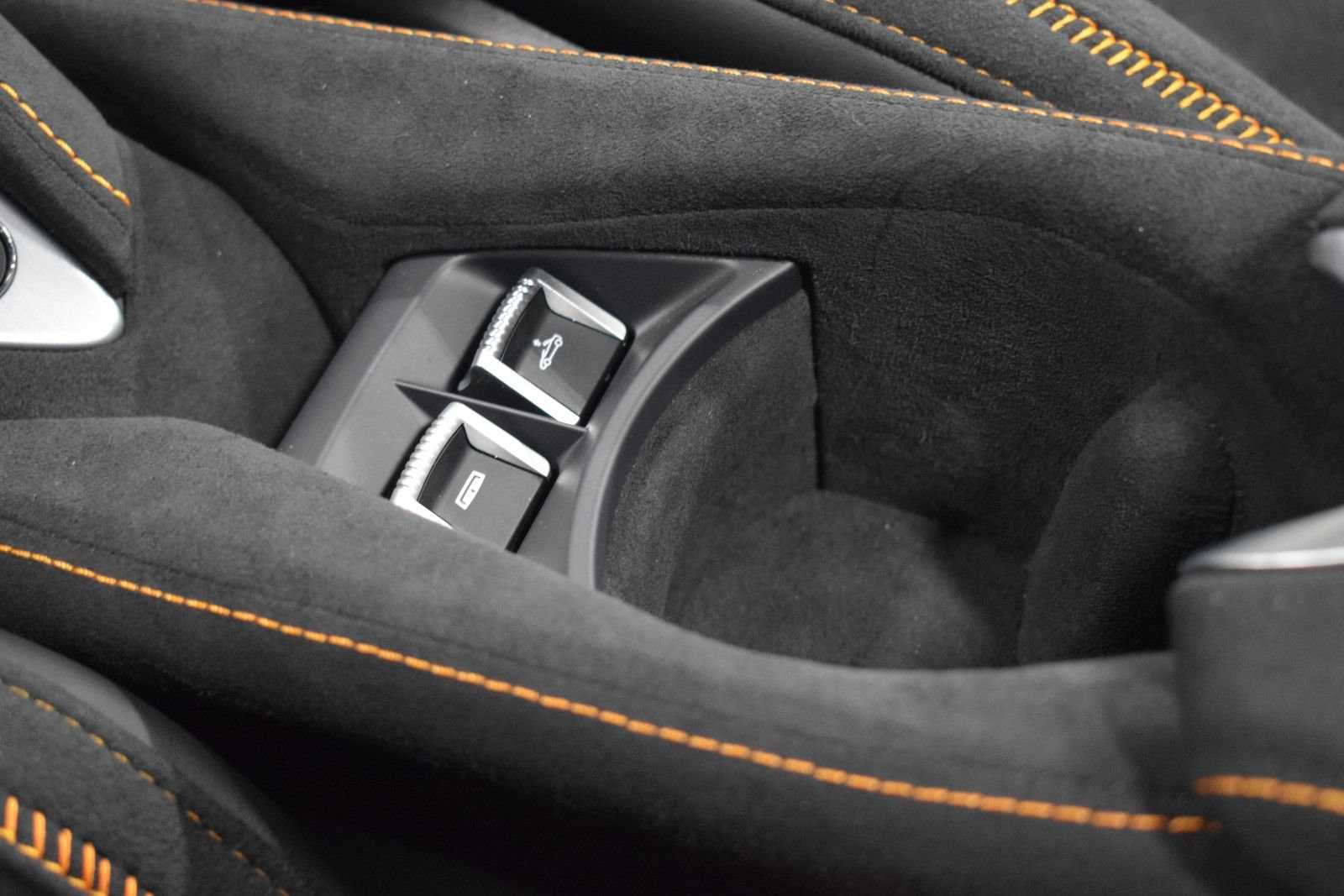 Used 2024 McLaren 750S Spider RWD image 35