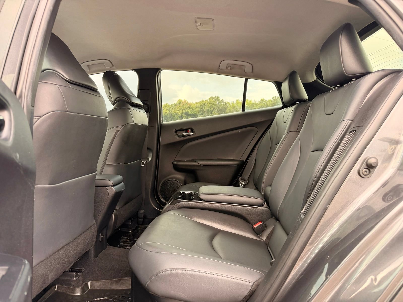 Used 2017 Toyota Prius Prime Premium FWD image 14