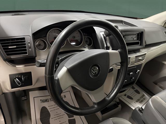 Used 2010 Volkswagen Routan S image 18