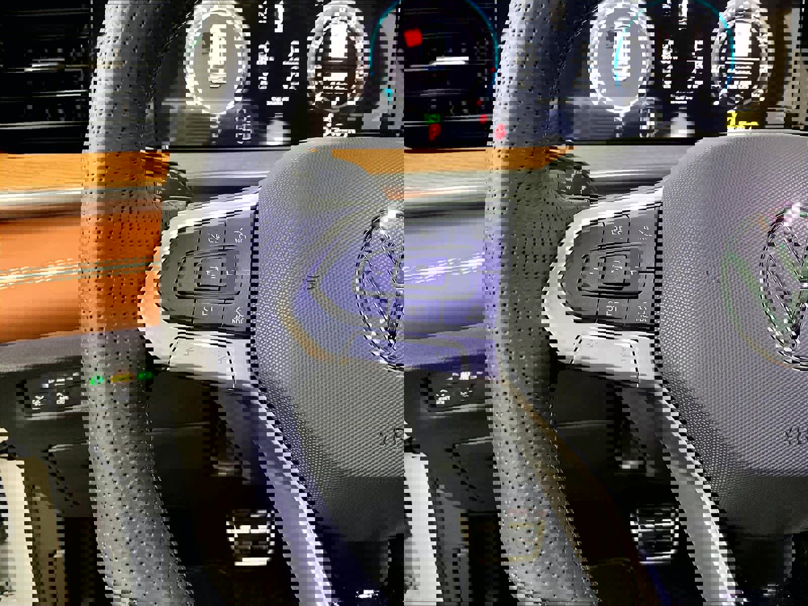 New 2026 Volkswagen Tiguan SEL R-Line image 17