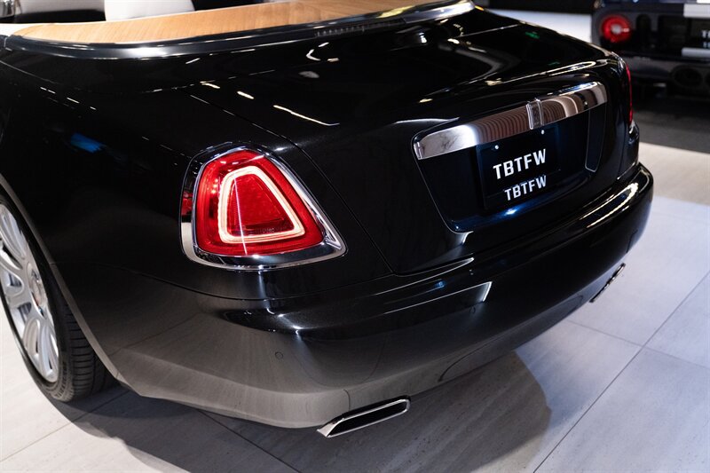 Used 2016 Rolls-Royce Dawn RWD image 31