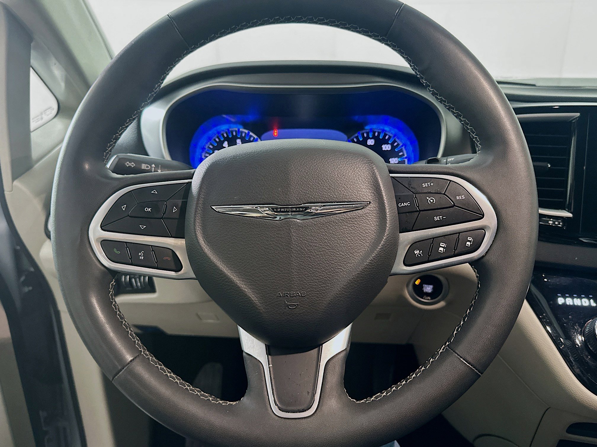 Used 2023 Chrysler Pacifica Touring-L image 18